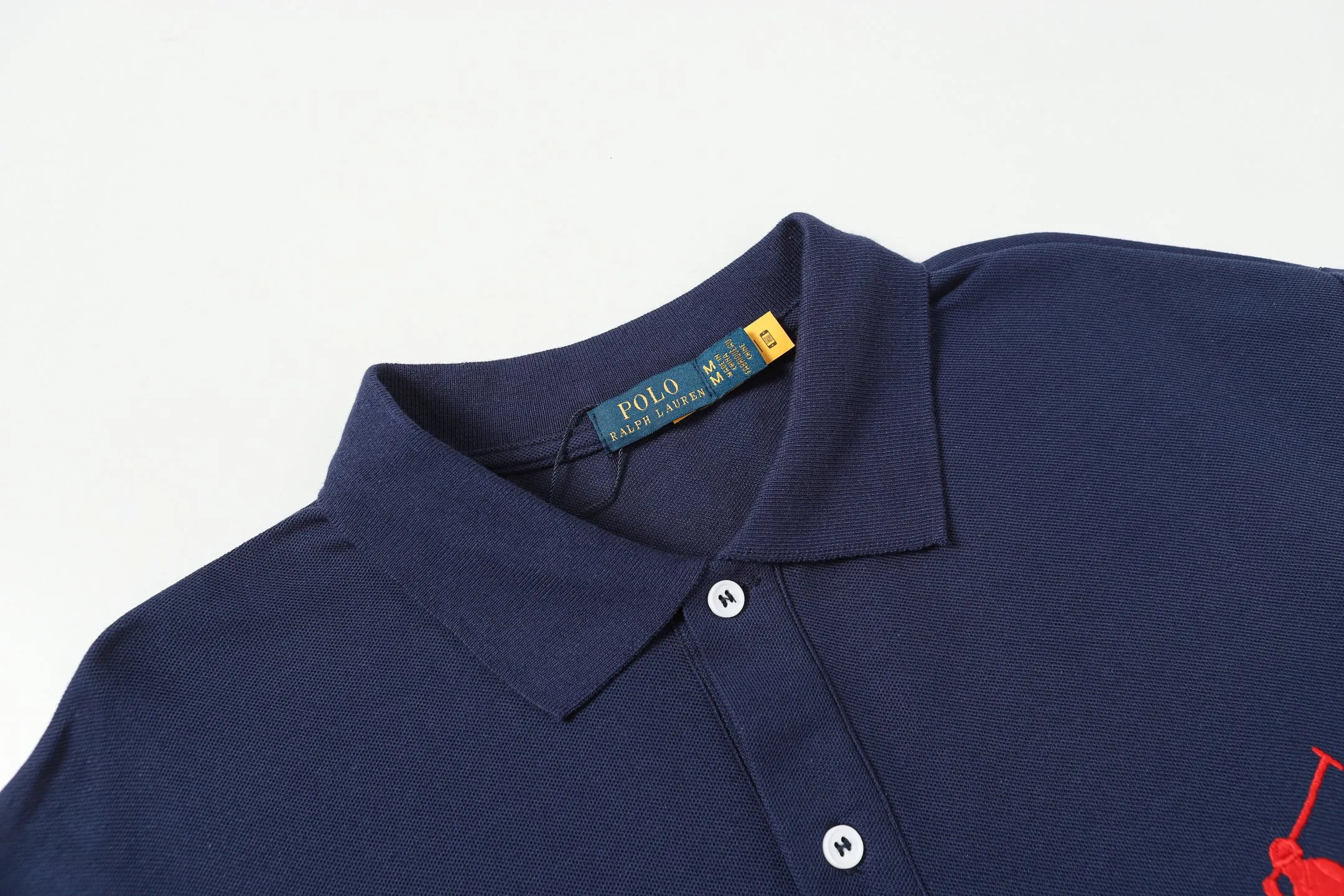 P150 Style No.: A012 [Ralph Lauren Classic Logo Embroidered Polo Shirt] ✅250g fine cotton pique fabric, custom-woven and dyed threads ✅Original stickers Scan the QR code to enter the official website ✅Large version, loose and stylish, can wear up to 210 pounds Color: Black White Navy Blue Sky Blue Dark Gray Floral Gray Size: S-XL